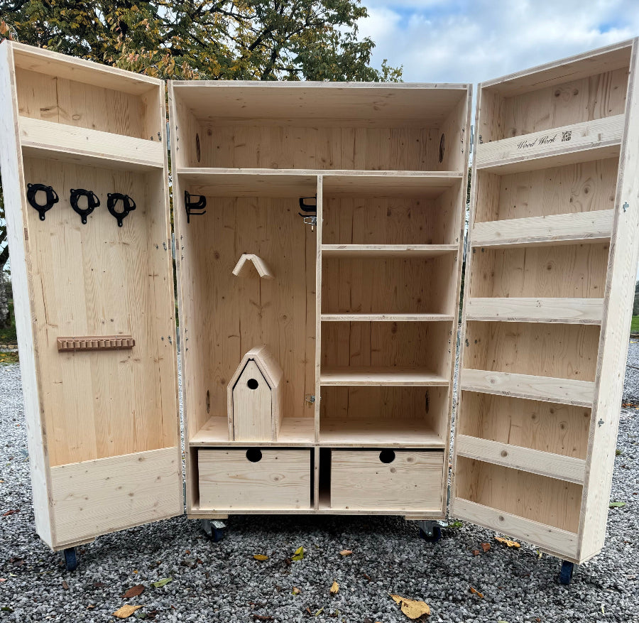 Armoires de Sellerie en Bois