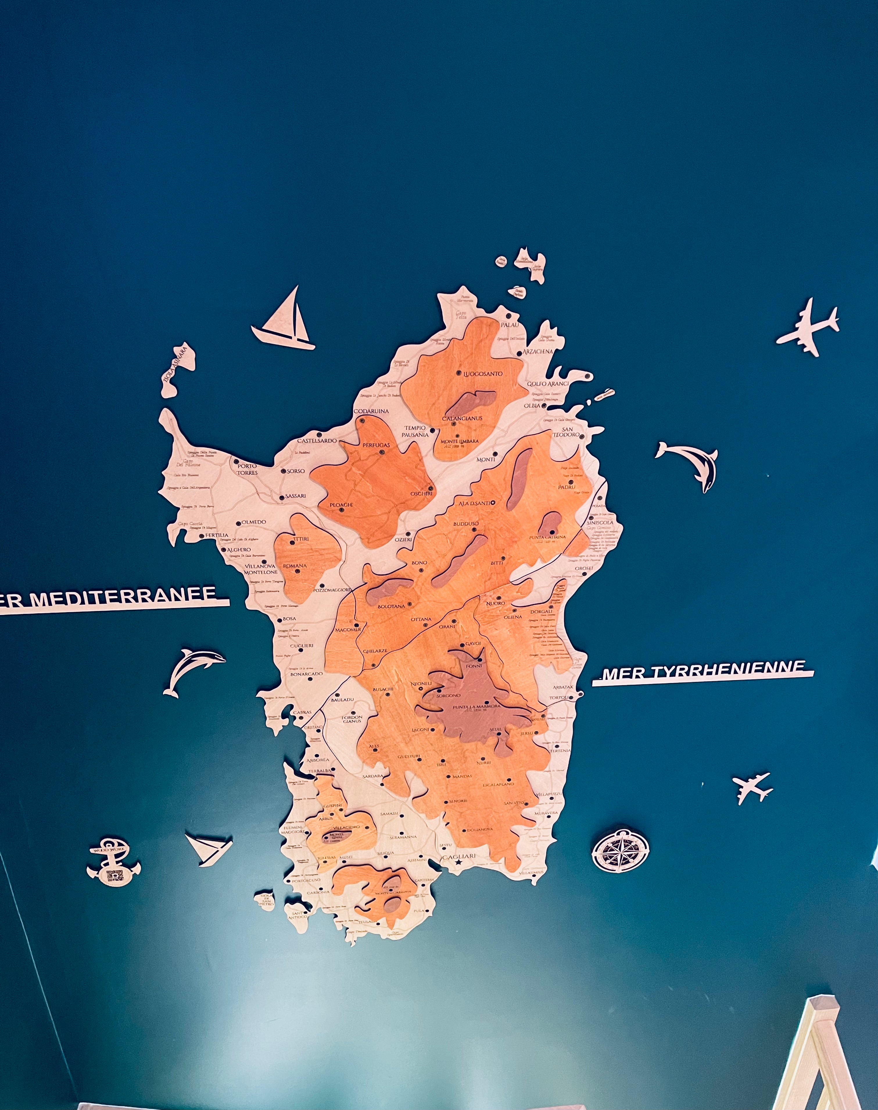 Carte Murale en Bois de la Sardaigne
