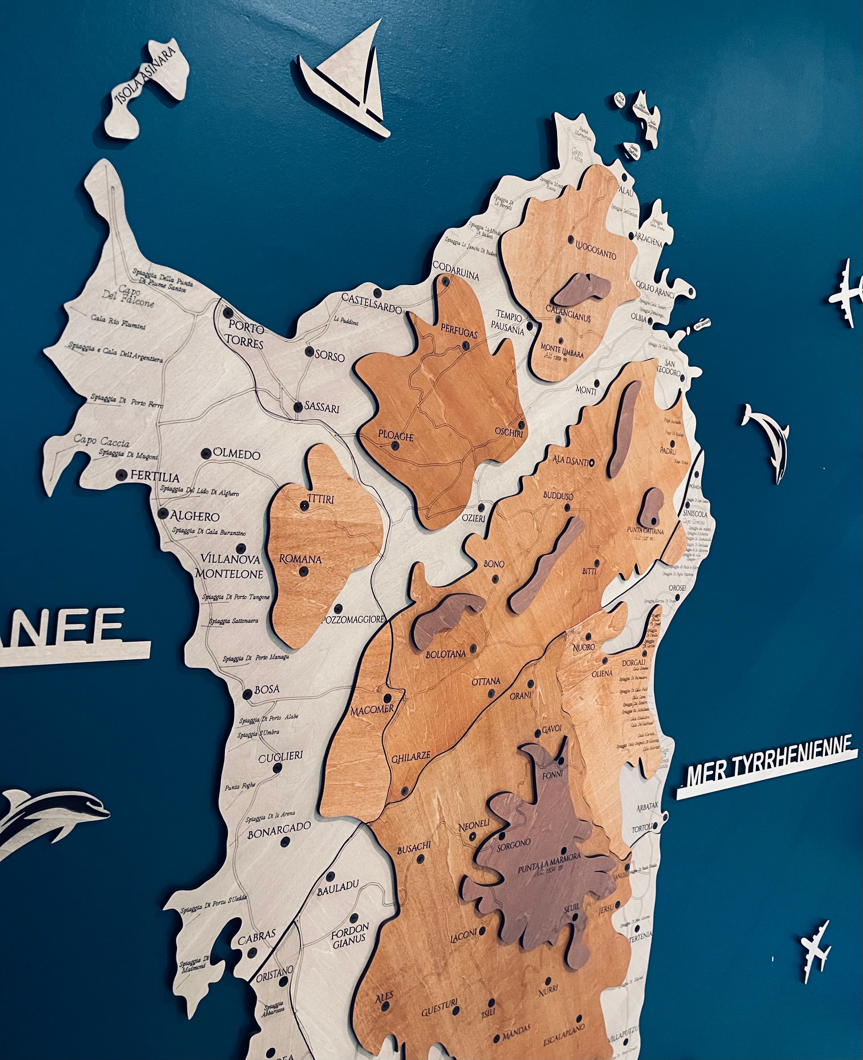 Carte Murale en Bois de la Sardaigne