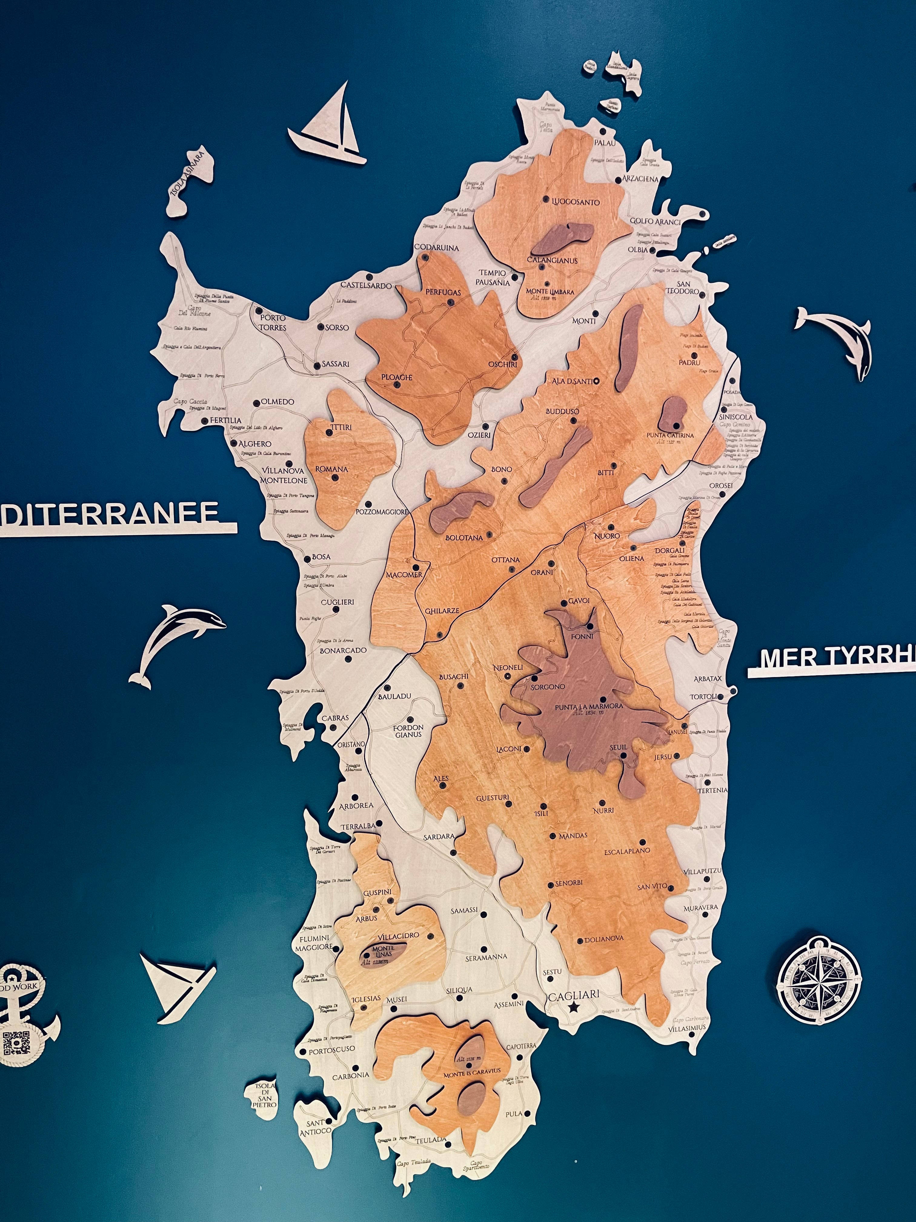Carte Murale en Bois de la Sardaigne