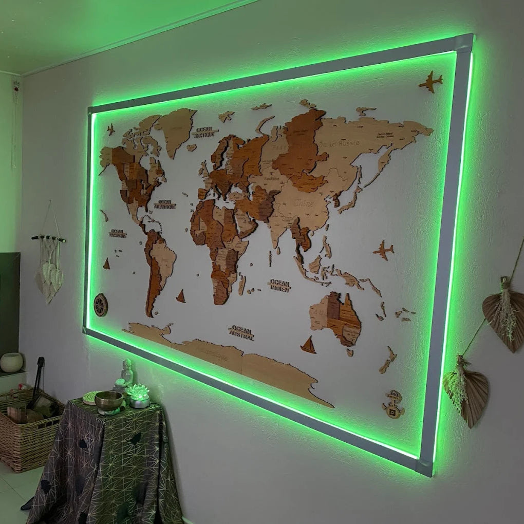 Carte du Monde en Bois 3D — Gravée en français, pensée pour votre intérieur