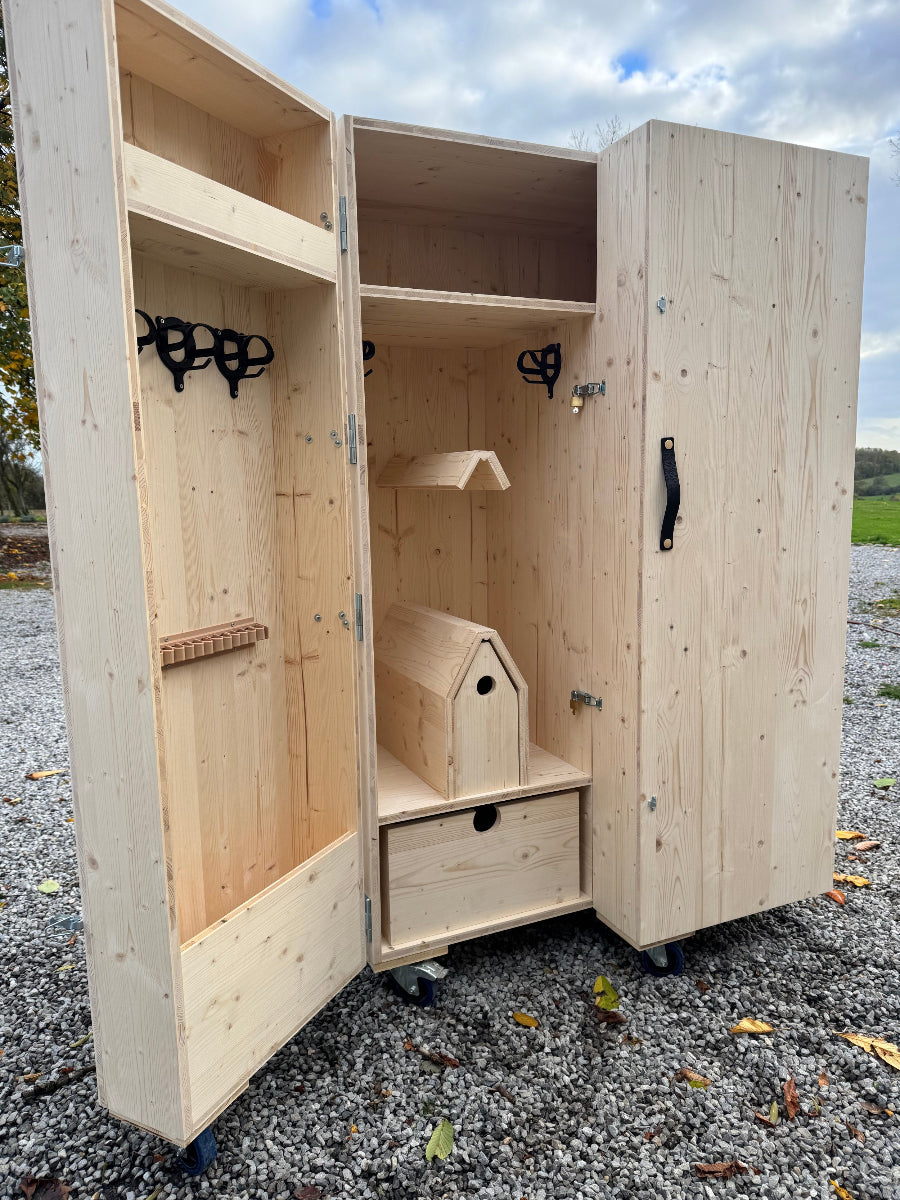 Armoire de sellerie EQUI+ – Fabrication artisanale française haut de gamme