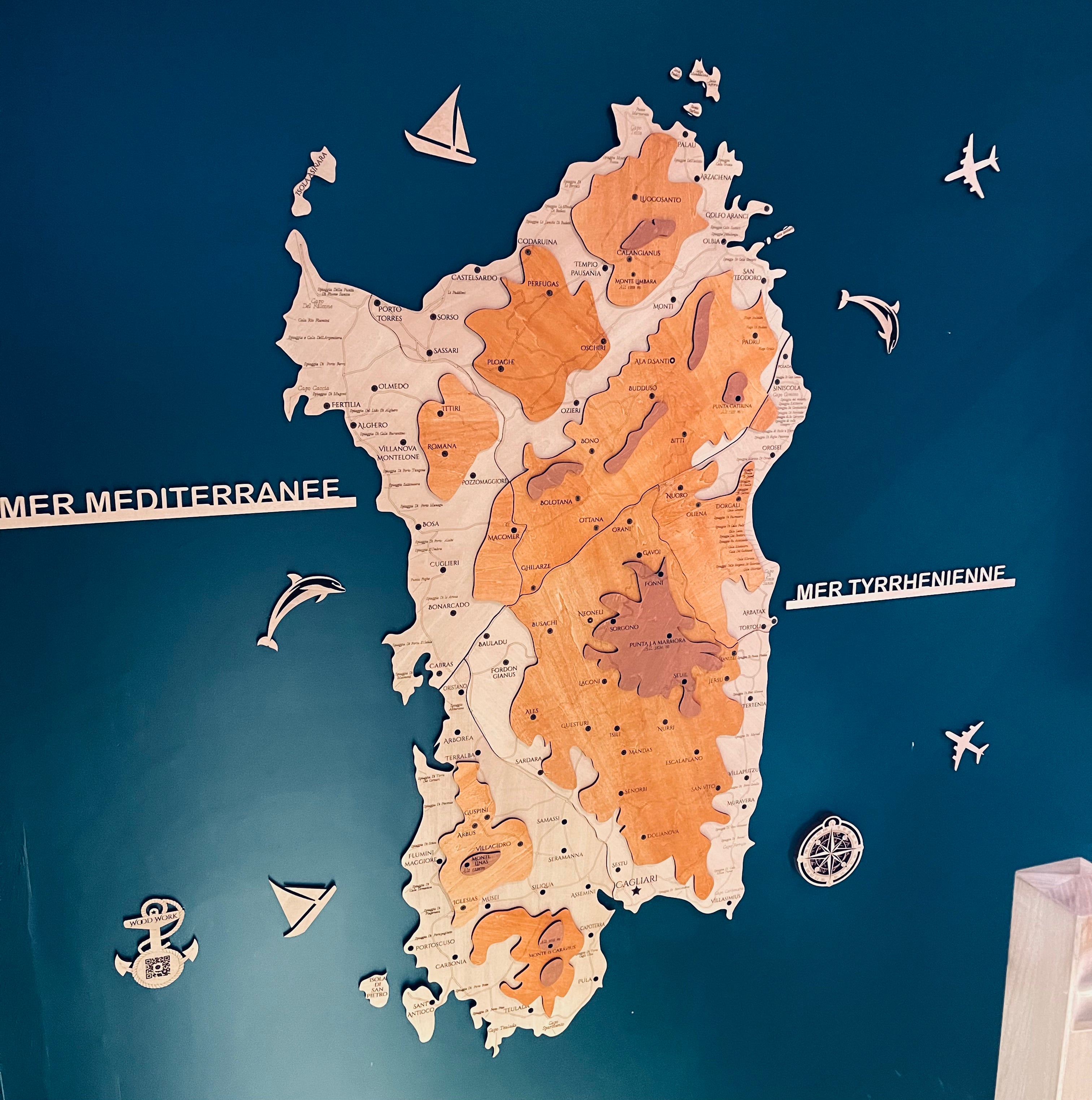 Carte Murale en Bois de la Sardaigne
