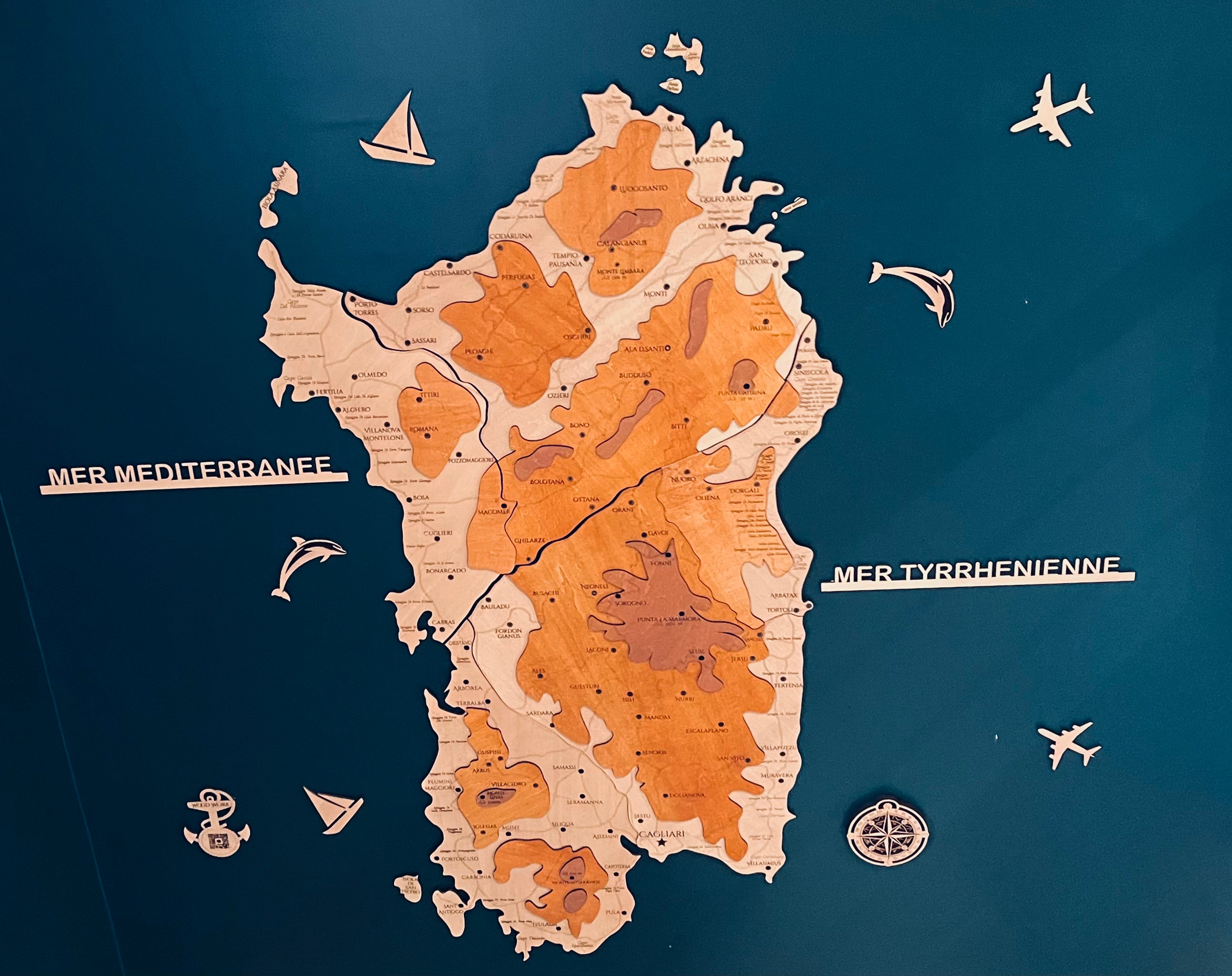 Carte Murale en Bois de la Sardaigne
