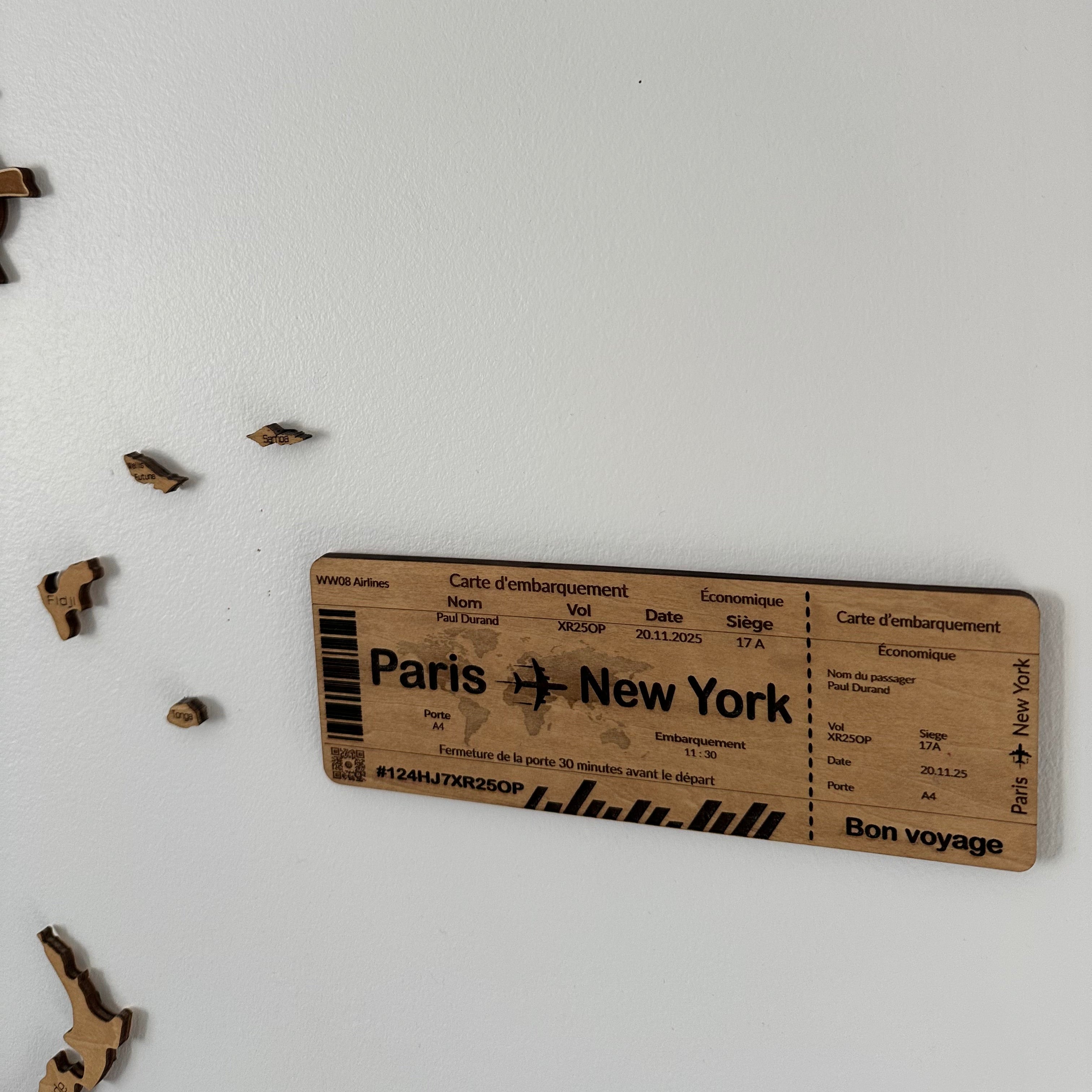 Billet d’Avion en Bois Personnalisé – Souvenir de Voyage Gravé