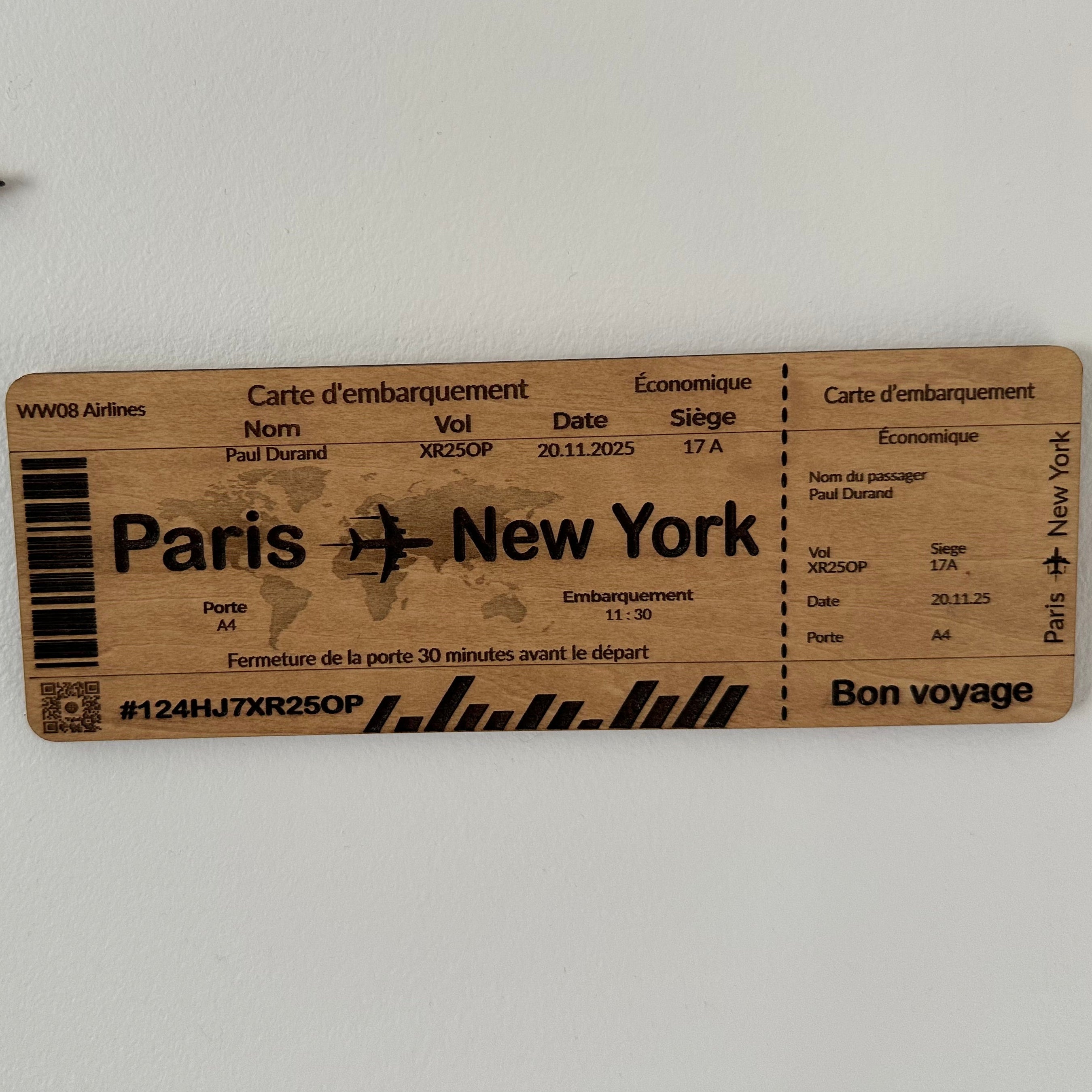 Billet d’avion personnalisé en bois – Gravé au laser, souvenir unique de voyage