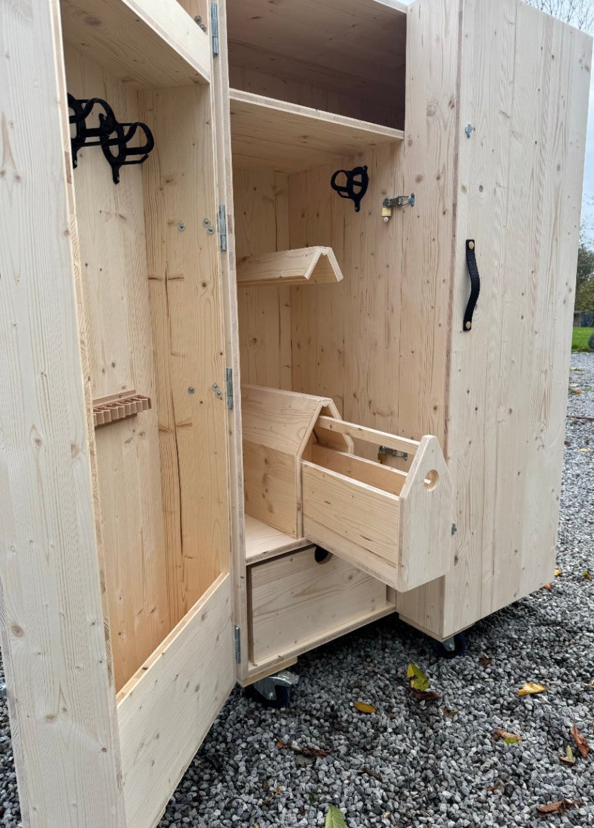 Armoire de sellerie EQUI+ – Fabrication artisanale française haut de gamme - Wood Work